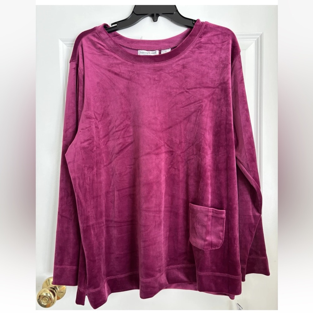 HASTING & SMITHS Oversized Velvet Long-Sleeve Top in Berry